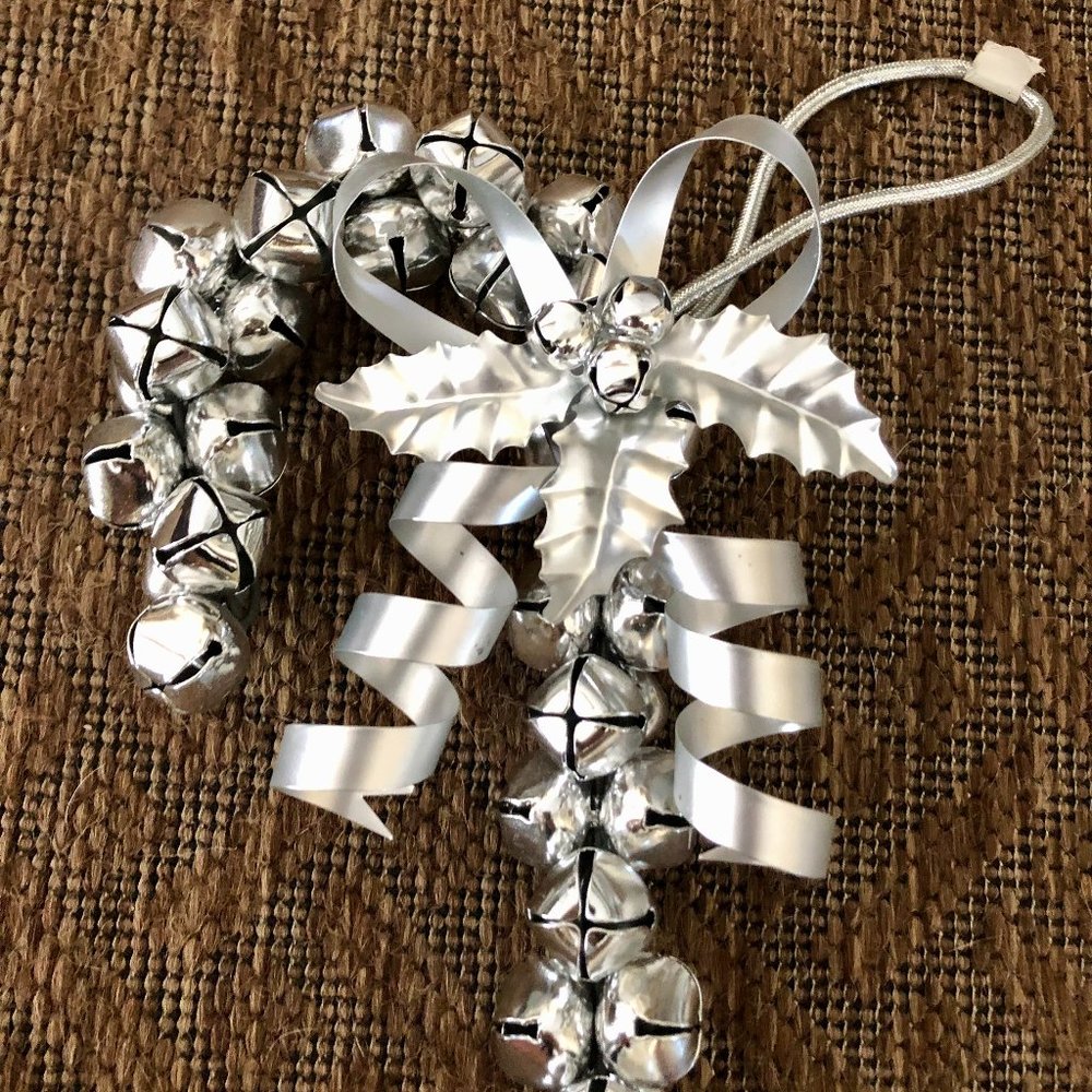 Hallmark Jingle Bell Christmas Door Wreath Candy Cane Shape Silver Bells New